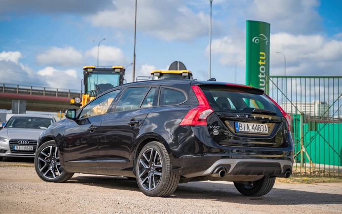 Volvo V60 cena 78000 przebieg: 113000, rok produkcji 2018 z Białystok małe 379